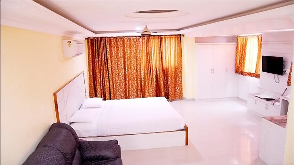 Hariharan Residency - Poonamallee Hotel Csennai Kültér fotó
